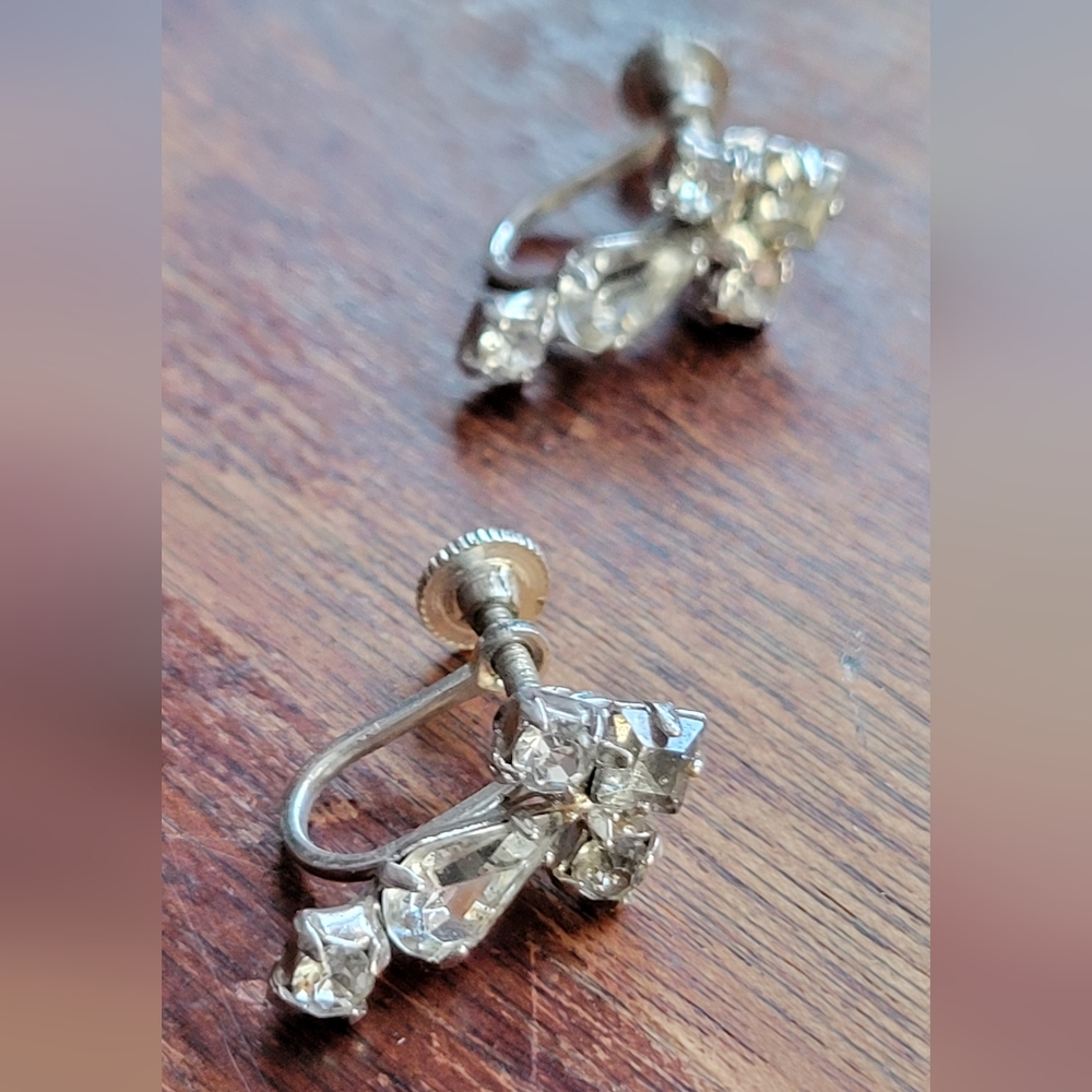 Elegant 1940s BELLE  Silver Crystal Drop Earrings~ screw on